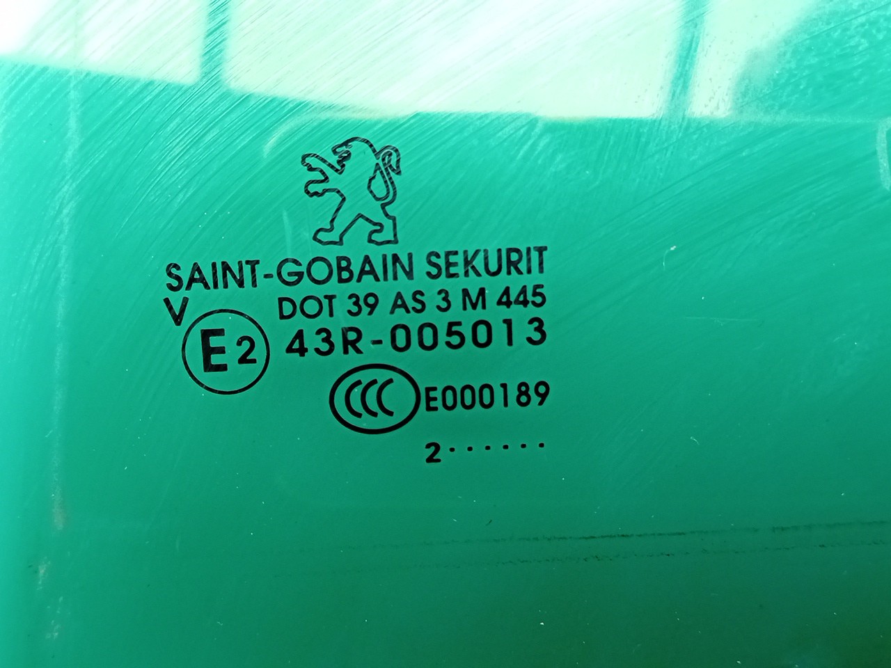 Vidro porta trás esquerdo PEUGEOT 3008 I (0U_) Imagem-1