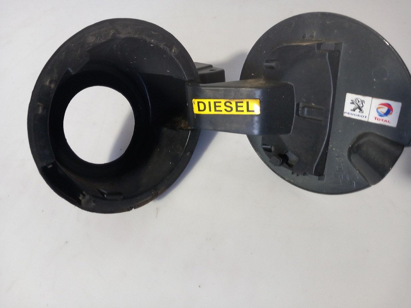 Fuel tank cap PEUGEOT 3008 I (0U_) Imagem-1