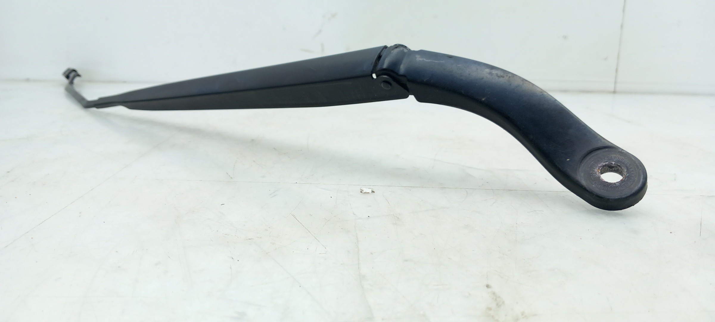 Windscreen wiper arm Right front