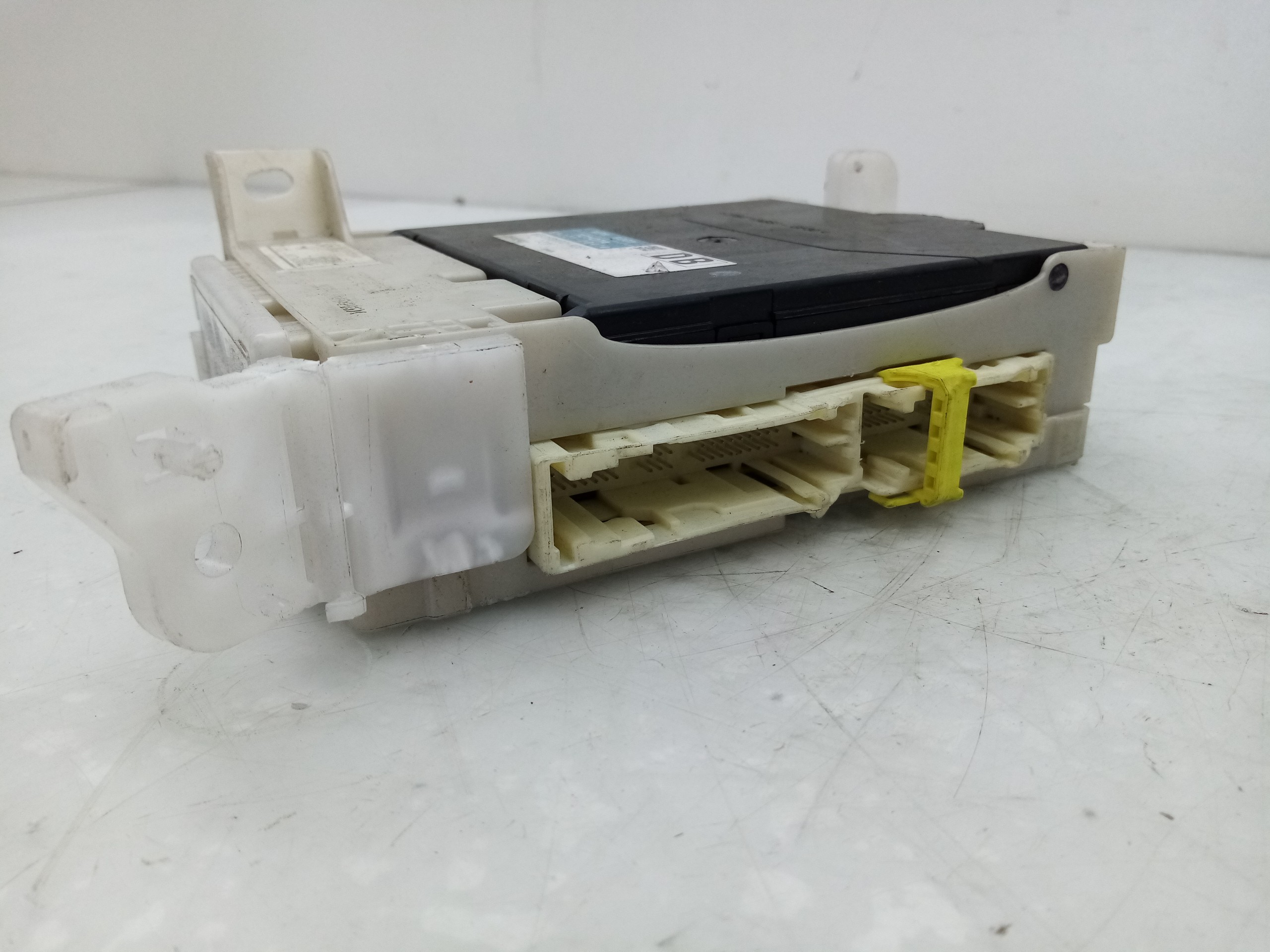 Caja fusibles / SAM / BSI TOYOTA Yaris (_P13_) Imagem-1