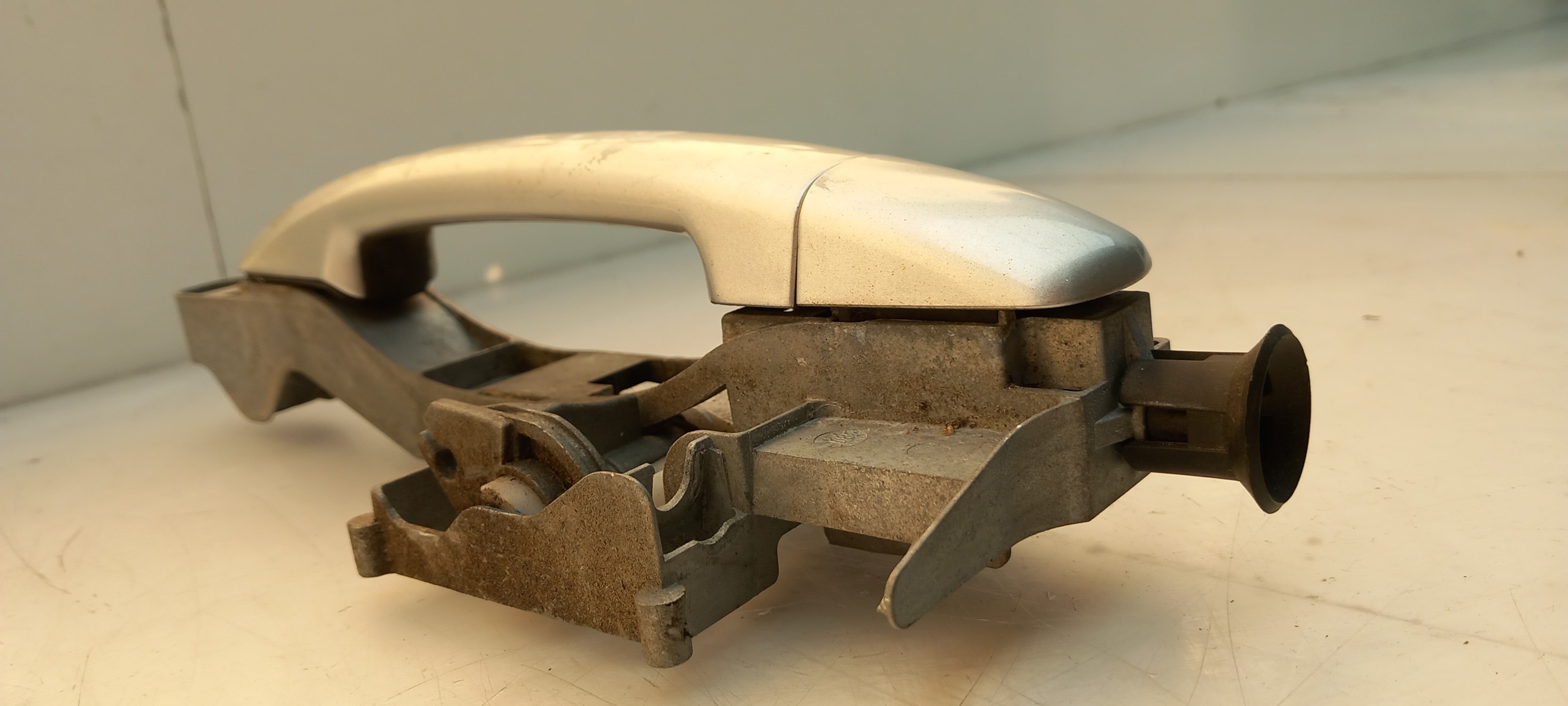 Right rear door handle