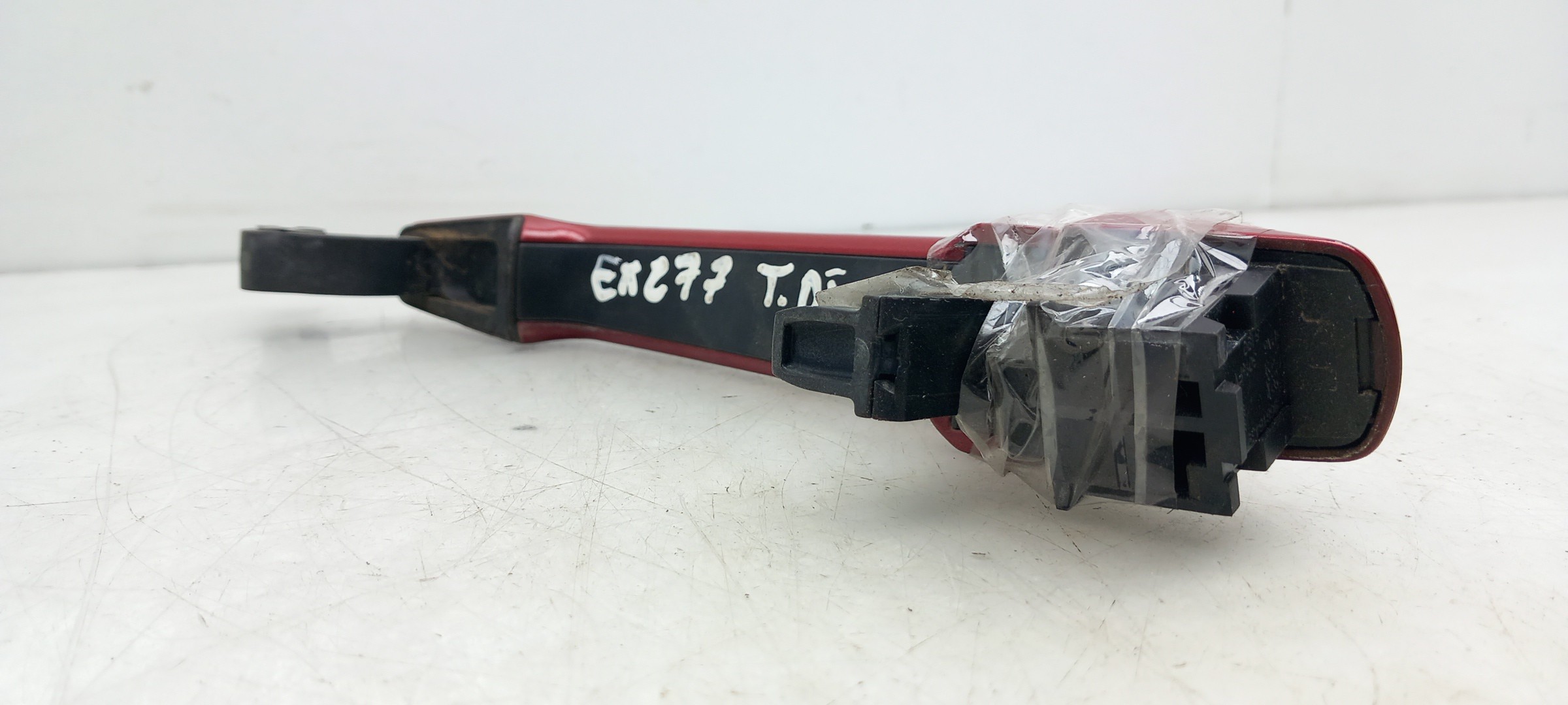 Puxador porta trás direito PEUGEOT 208 Imagem-1