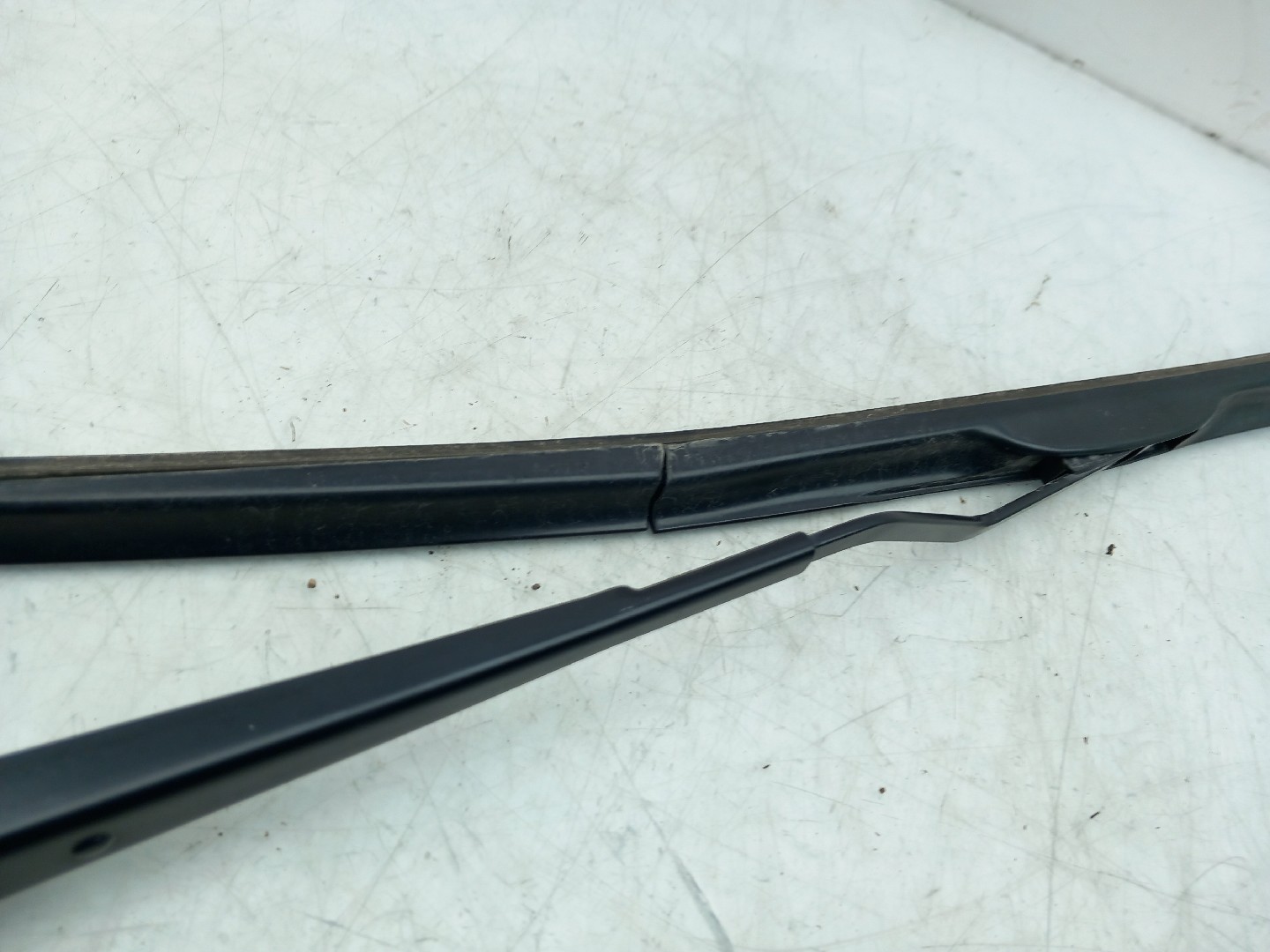 Brazo de limpiaparabrisas delantero derecho NISSAN Micra V (K14) Imagem-1