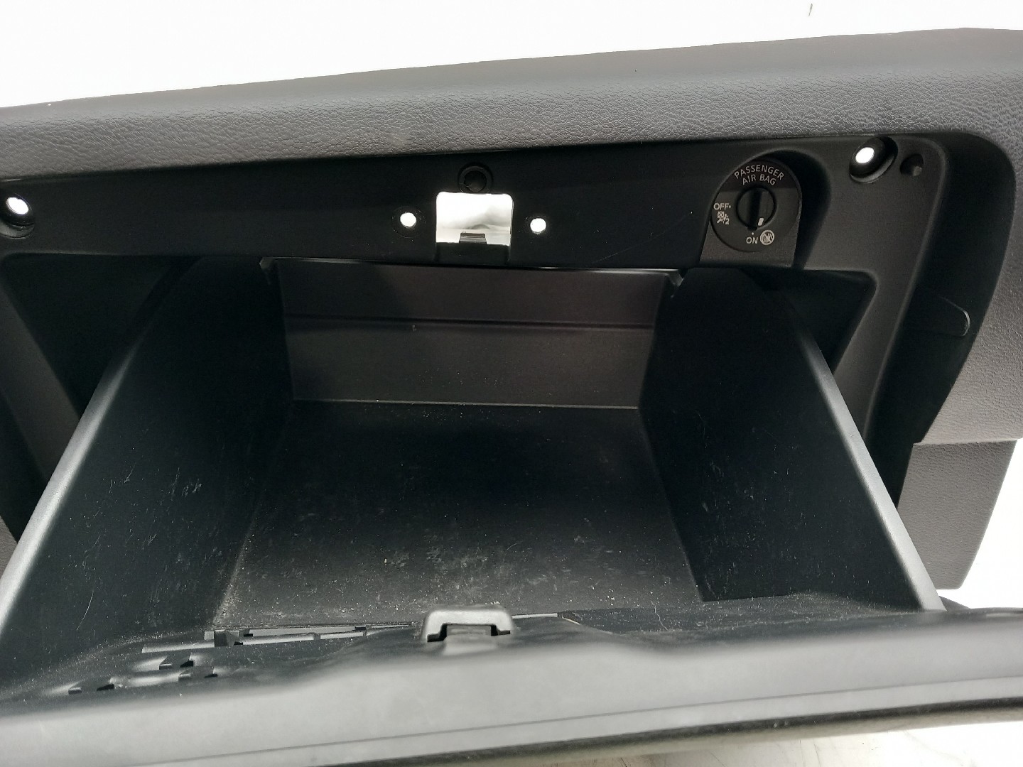 Porta luvas NISSAN Micra V (K14) Imagem-1