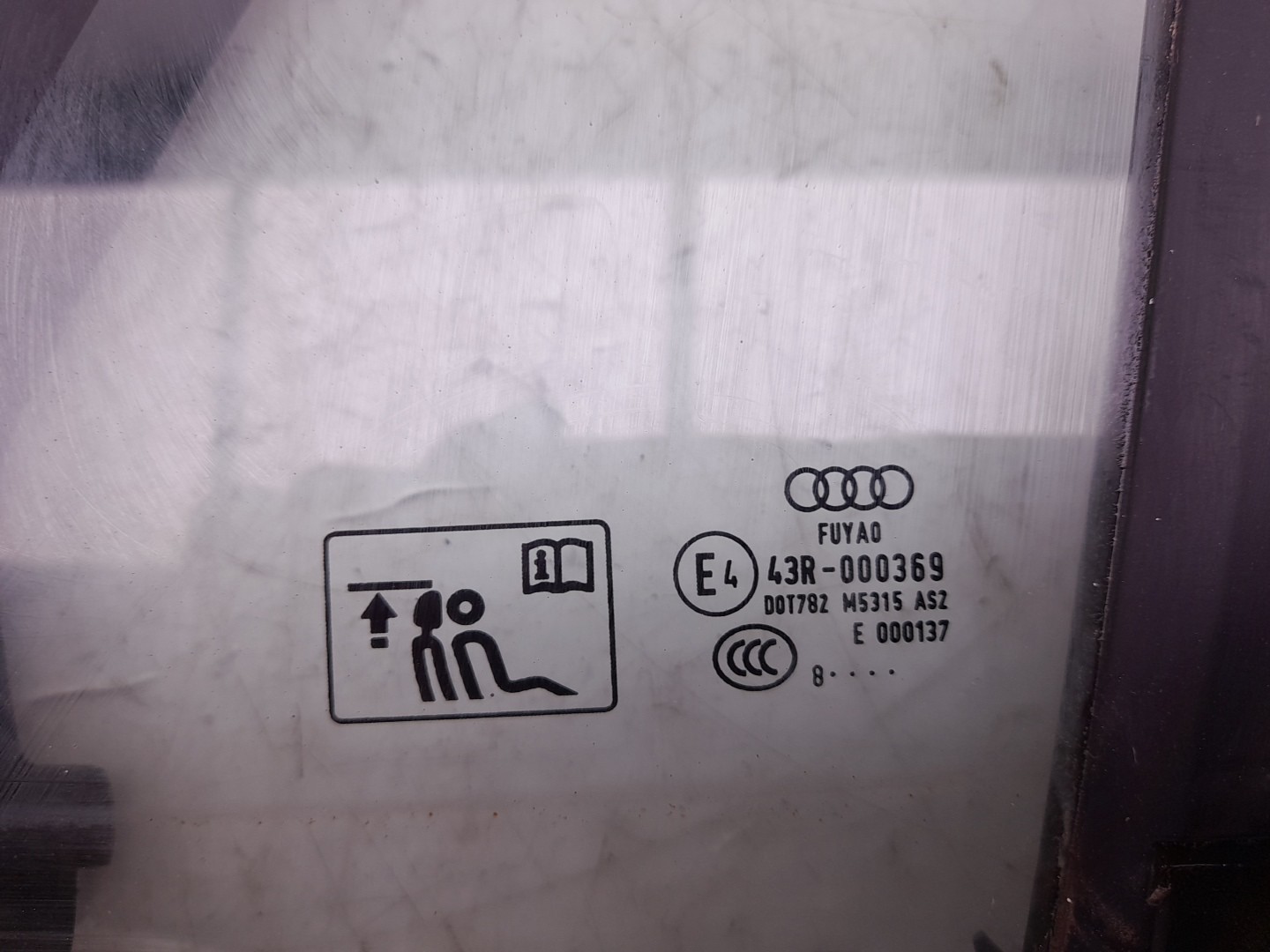 Vidro triangular da porta trás direito AUDI Q2 (GA) Imagem-1