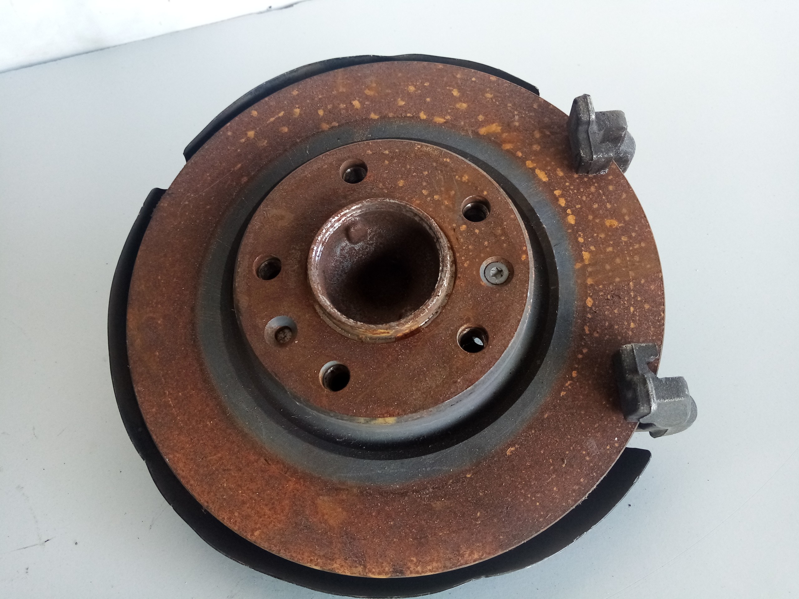 Right rear steering knuckle