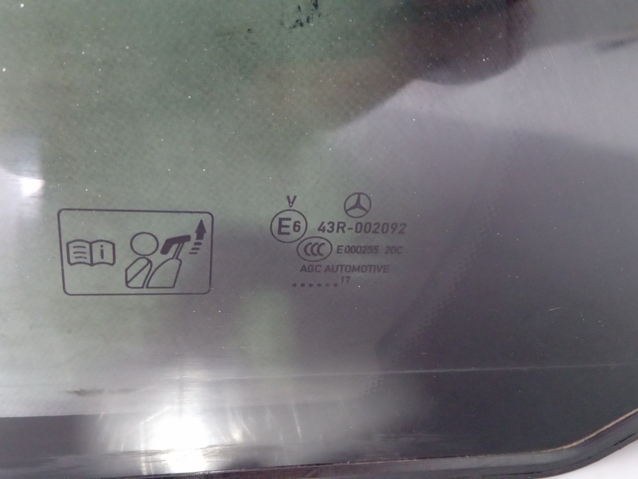 Vitre triangulaire arrière gauche MERCEDES-BENZ Classe C (W205) Imagem-1