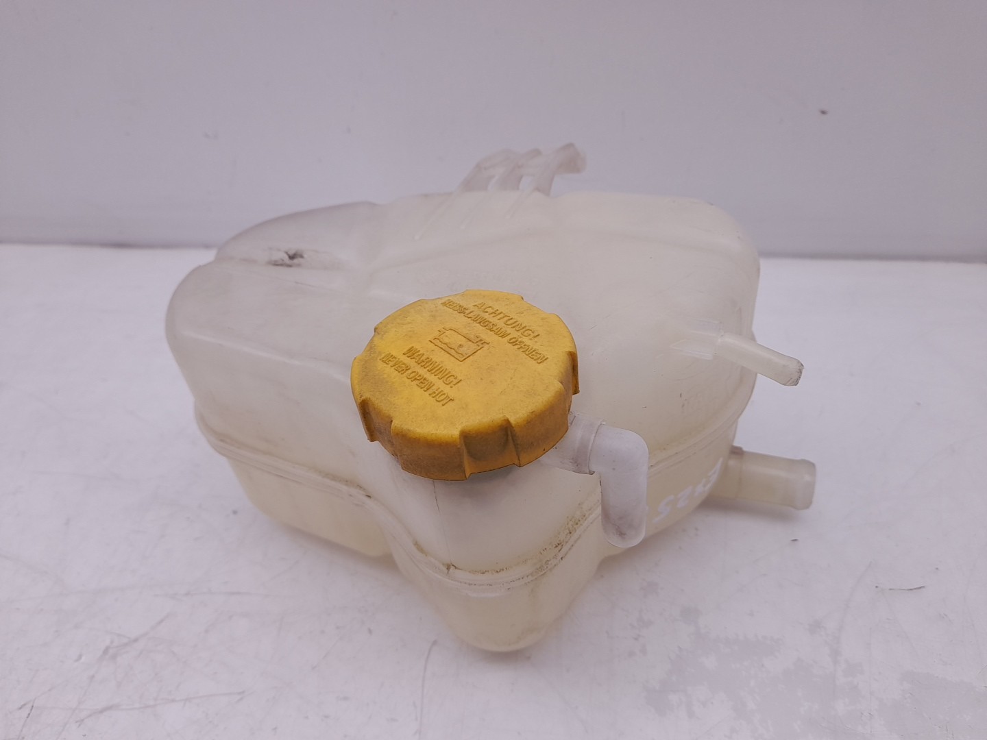 Coolant reservoir
