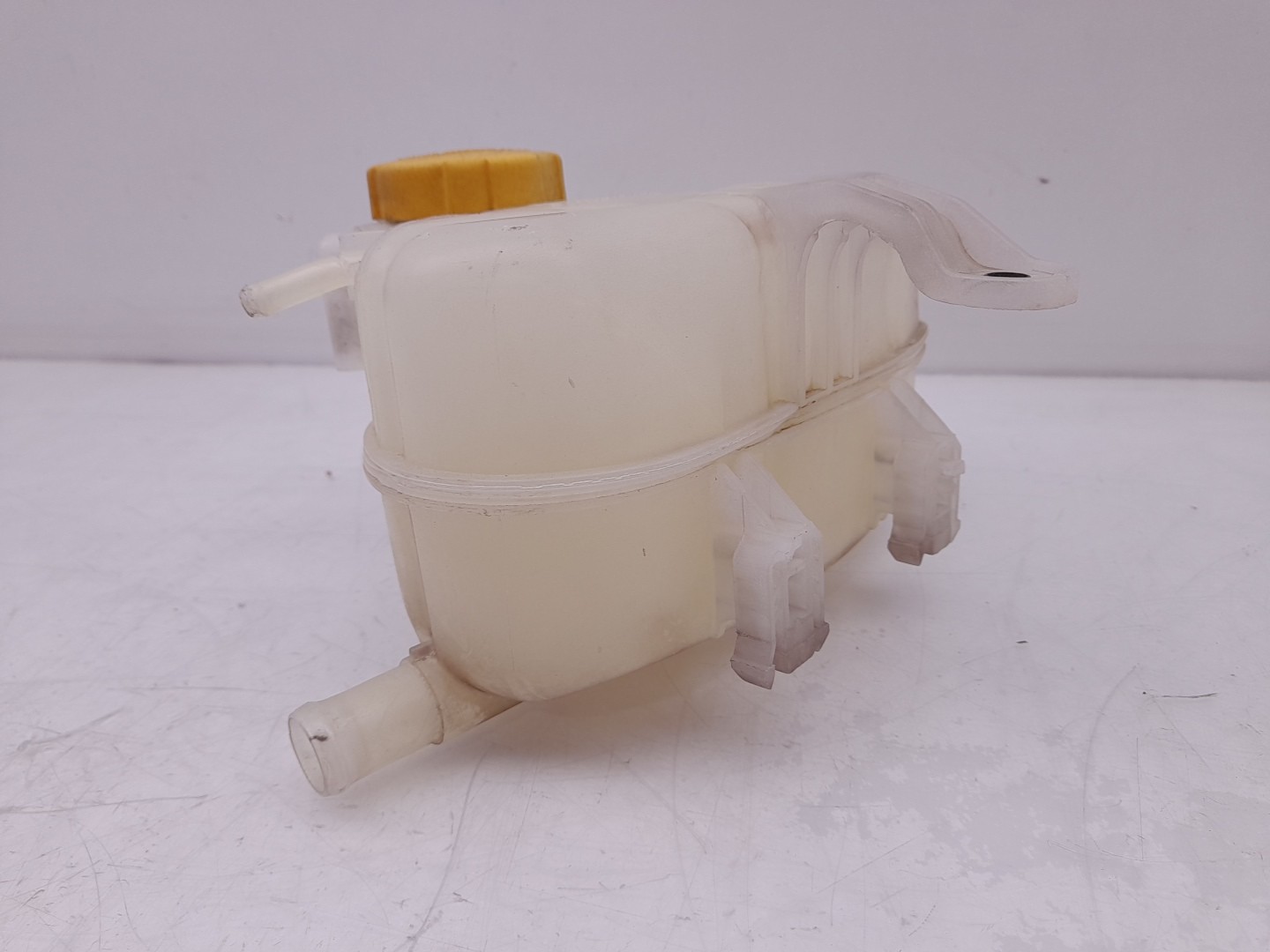 Coolant reservoir OPEL Corsa D Imagem-1