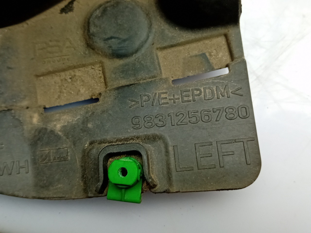 Cava roda trás esquerda CITROËN C4 III Imagem-1