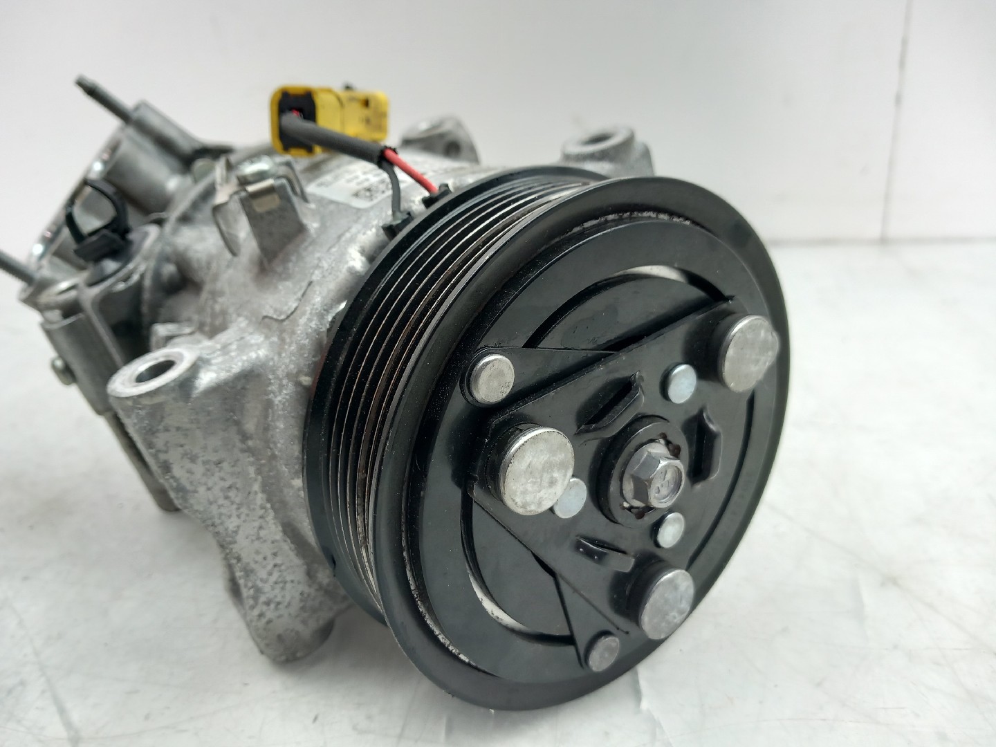 Compressor AC CITROËN C4 III Imagem-1