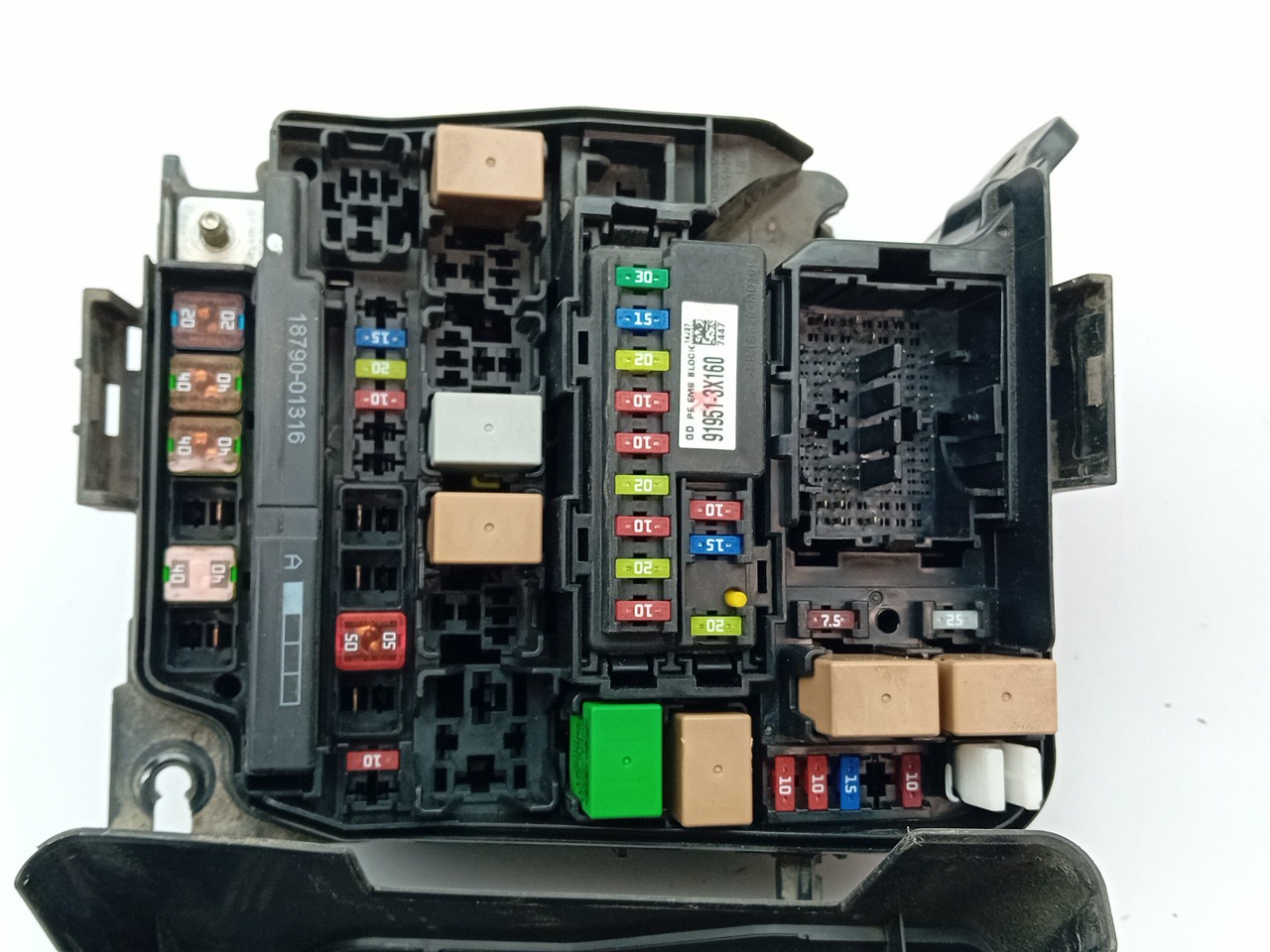 Boîte de fusibles / SAM / BSI HYUNDAI i30 (GD) Imagem-1