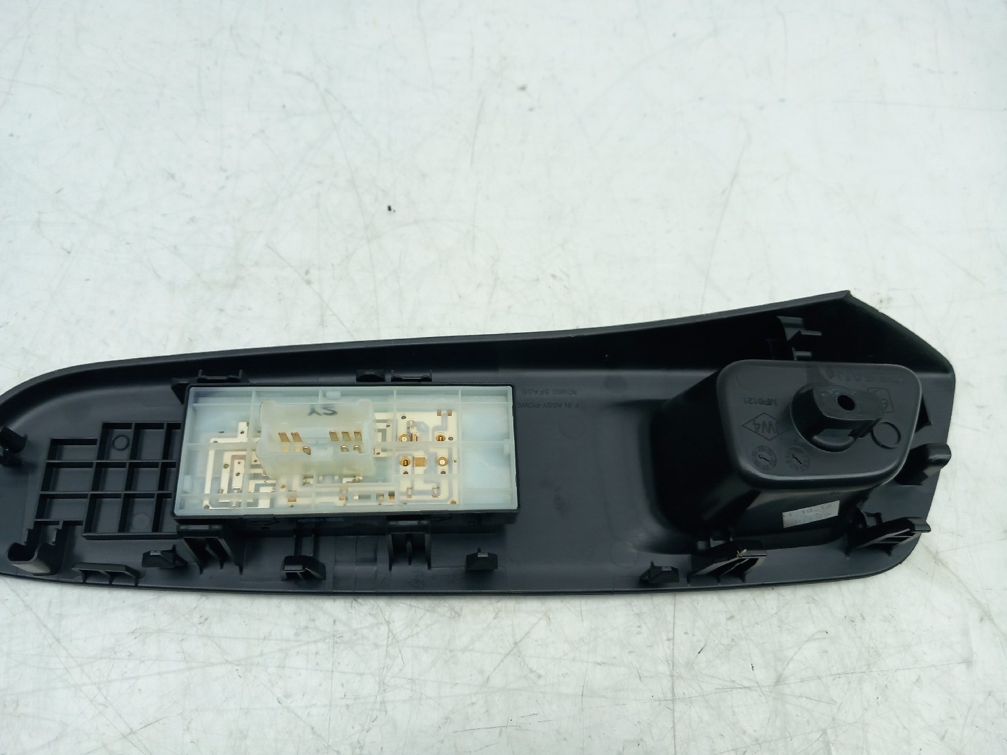 Commande / interrupteur lève-vitre Avant gauche NISSAN Micra V (K14) Imagem-1