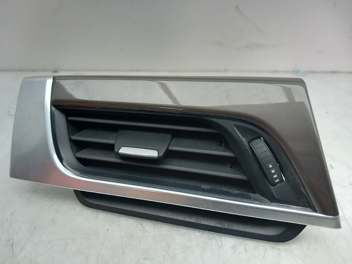 Diffuser / air vent BMW X1 (F48) Imagem-0