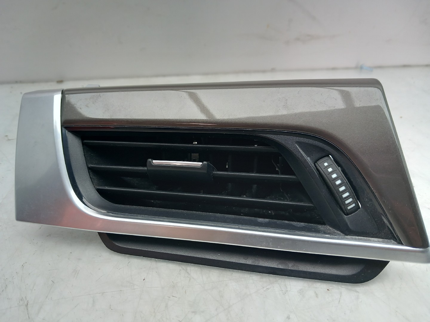 Diffuser / air vent BMW X1 (F48) Imagem-1