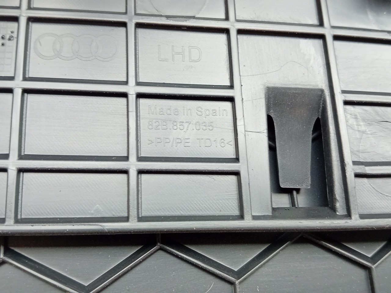 Porta luvas AUDI A1 Sportback (GBA) Imagem-4