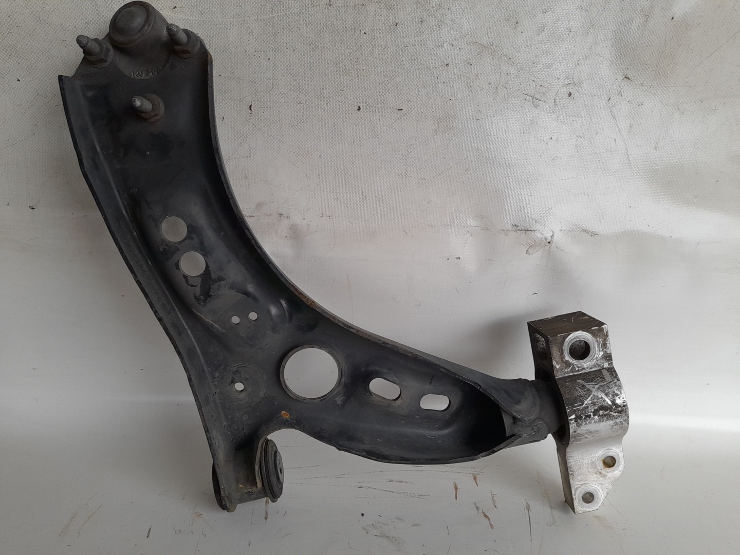 Bras de suspension Avant gauche VOLKSWAGEN Golf VI (5K1) Imagem-1