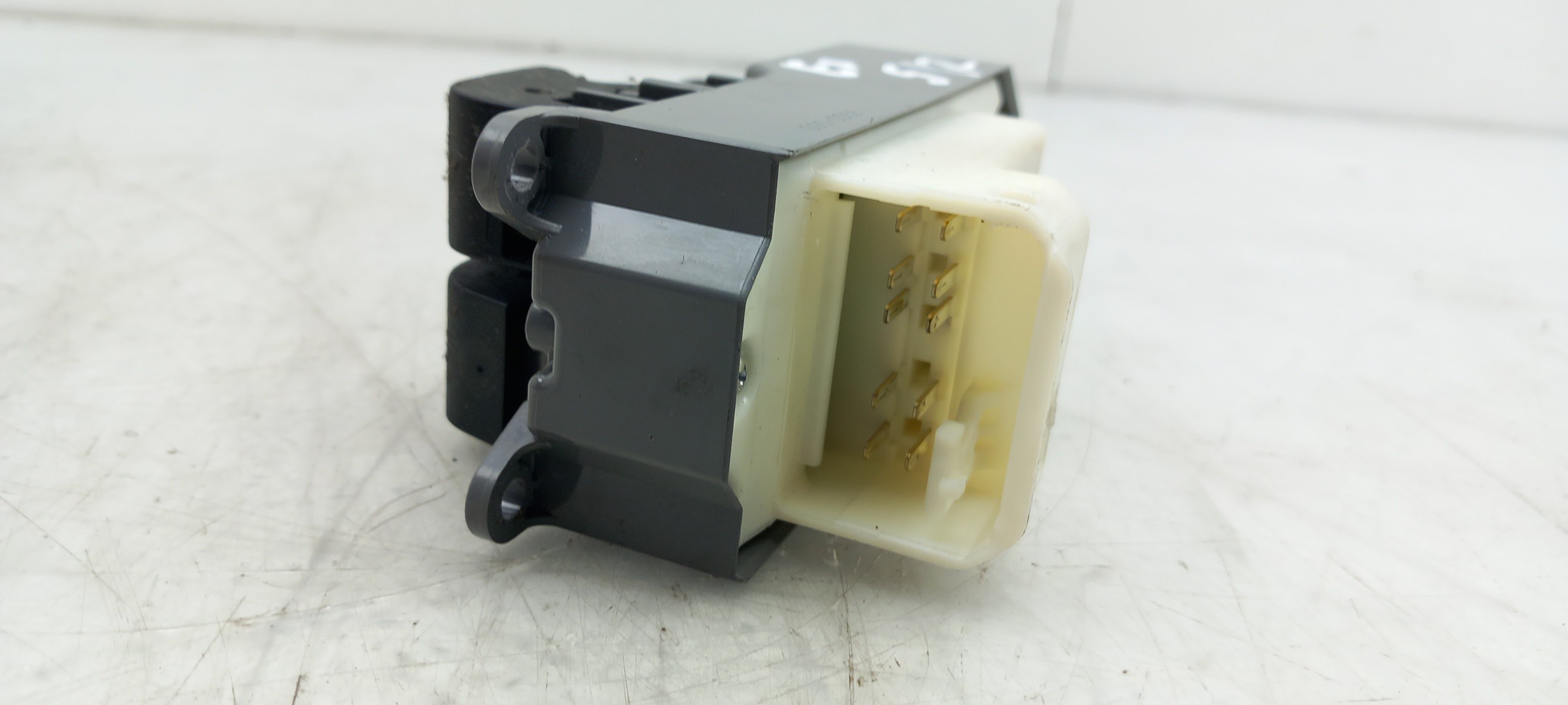 Mando / interruptor elevalunas delantero izquierdo TOYOTA Auris Touring Sports (_E18_) Imagem-2