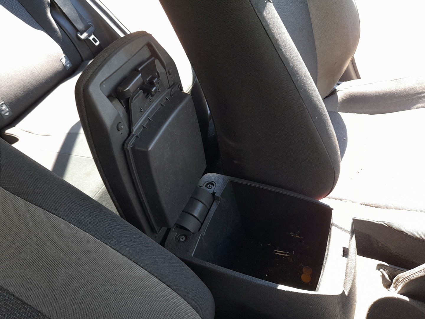 Accoudoir TOYOTA Auris Touring Sports (_E18_) Imagem-1