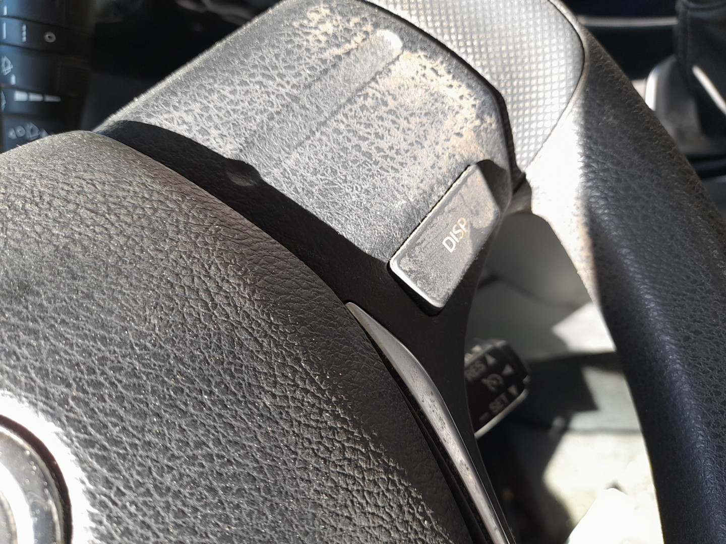 Comandos do volante TOYOTA Auris Touring Sports (_E18_) Imagem-1