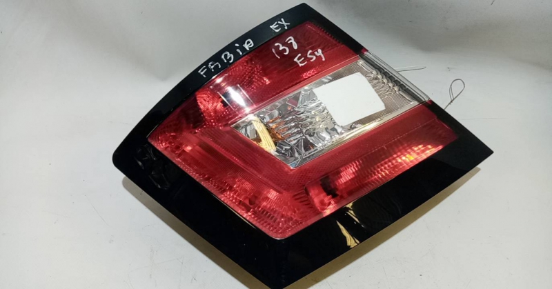 Left Tail light SKODA Fabia II Hatchback (542, 5J) Imagem-1