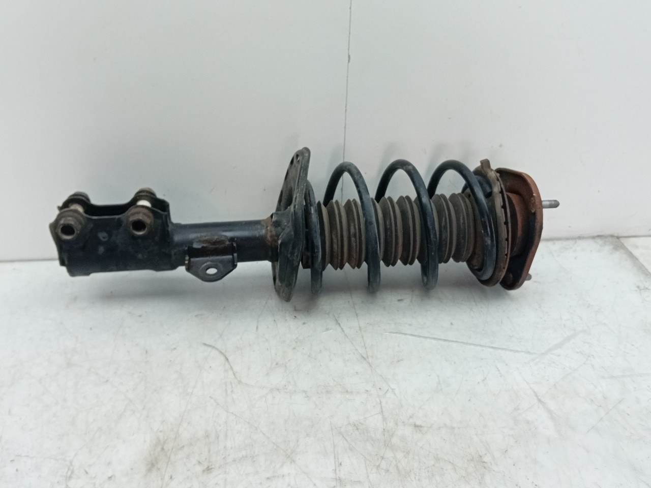 Left Front Shock Absorber TOYOTA Auris Touring Sports (_E18_) Imagem-2