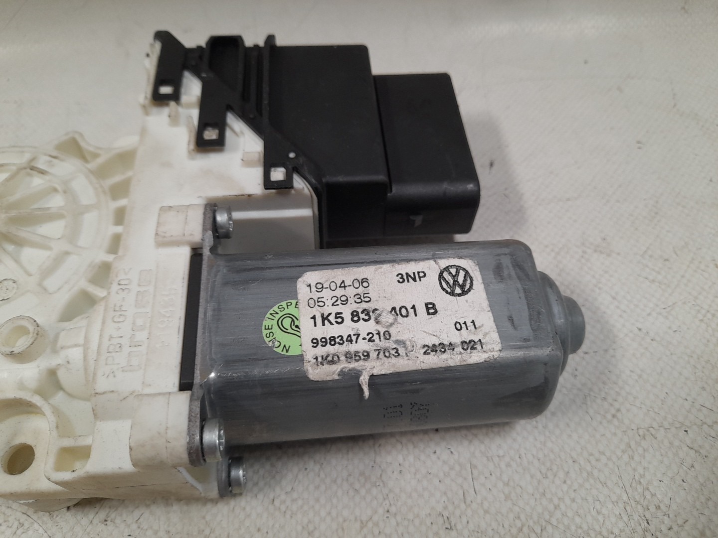 Motor vidro trás direito VOLKSWAGEN Jetta III (1K2) Imagem-3