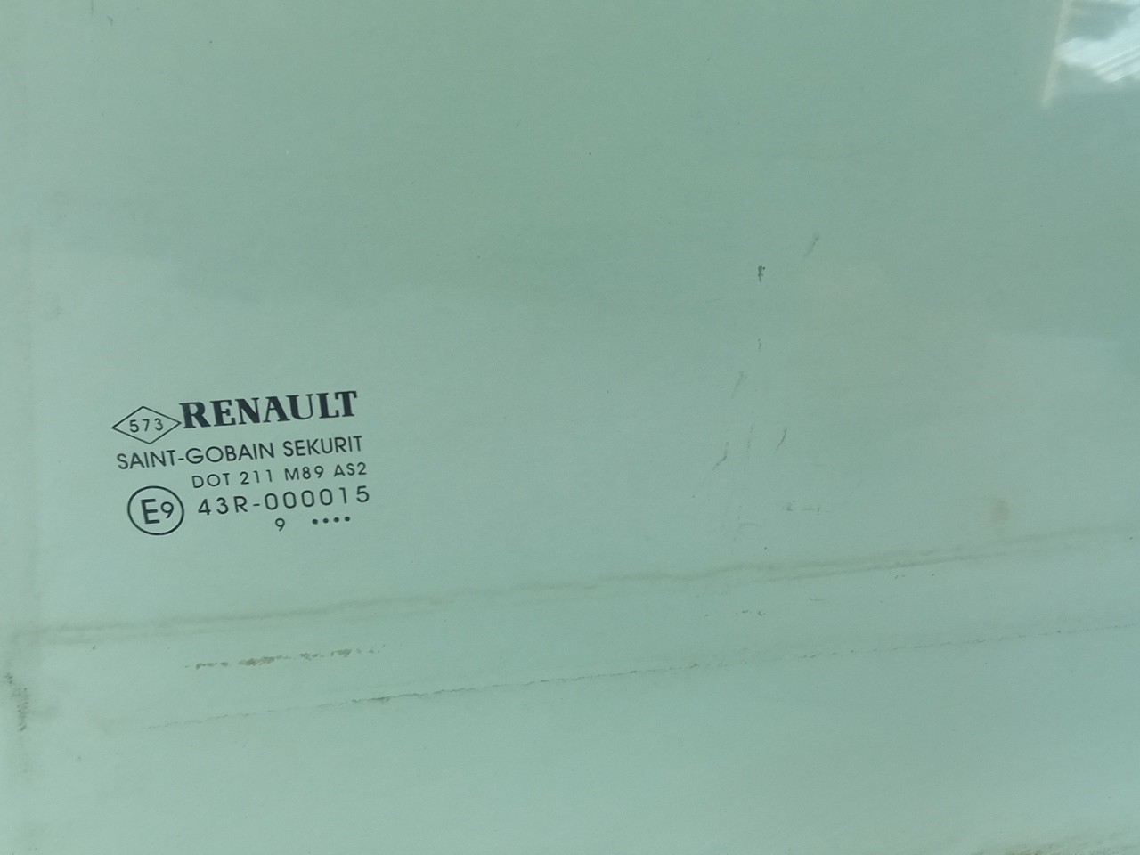 Vidro porta trás esquerdo RENAULT Megane III Grandtour (KZ0/1) Imagem-1