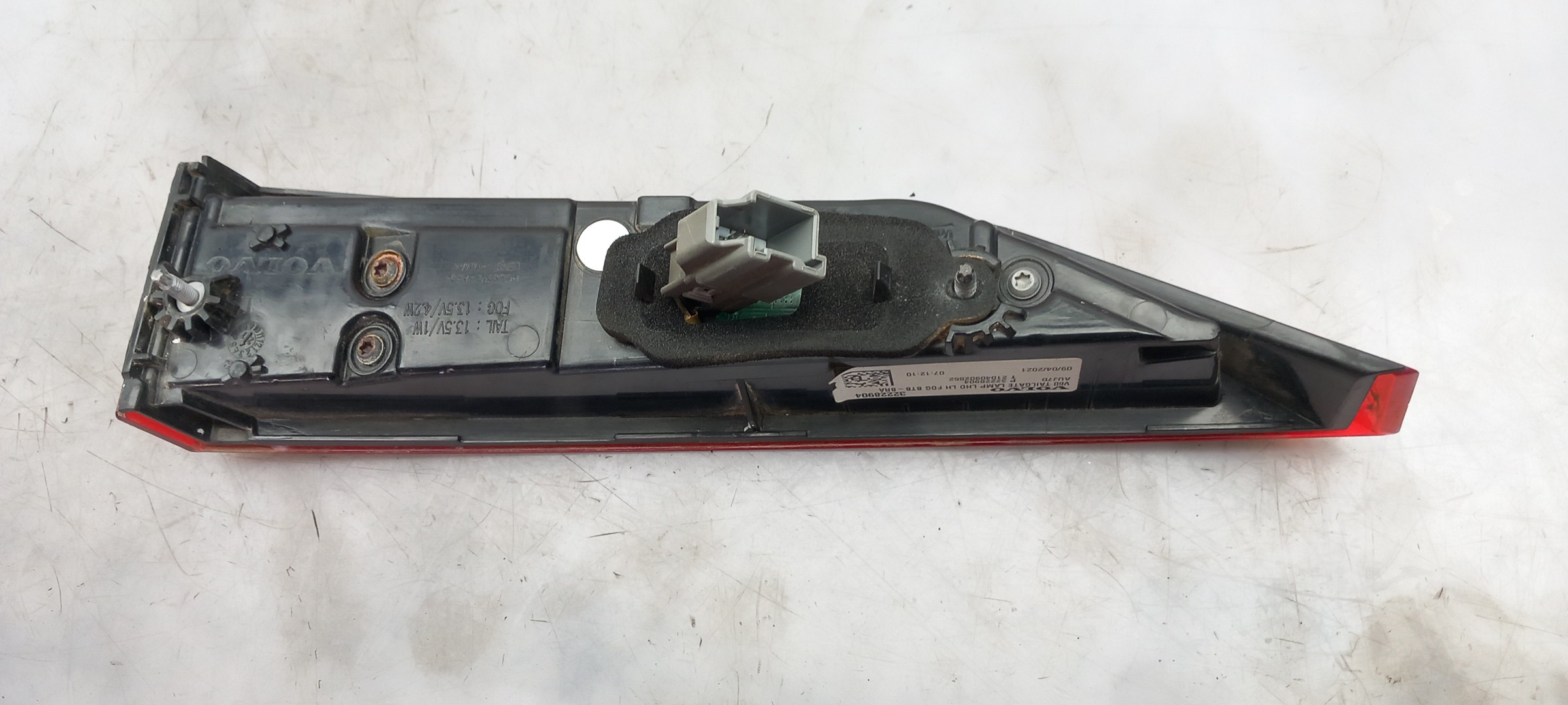 Left Tailgate light  VOLVO V60 II (225) Imagem-2