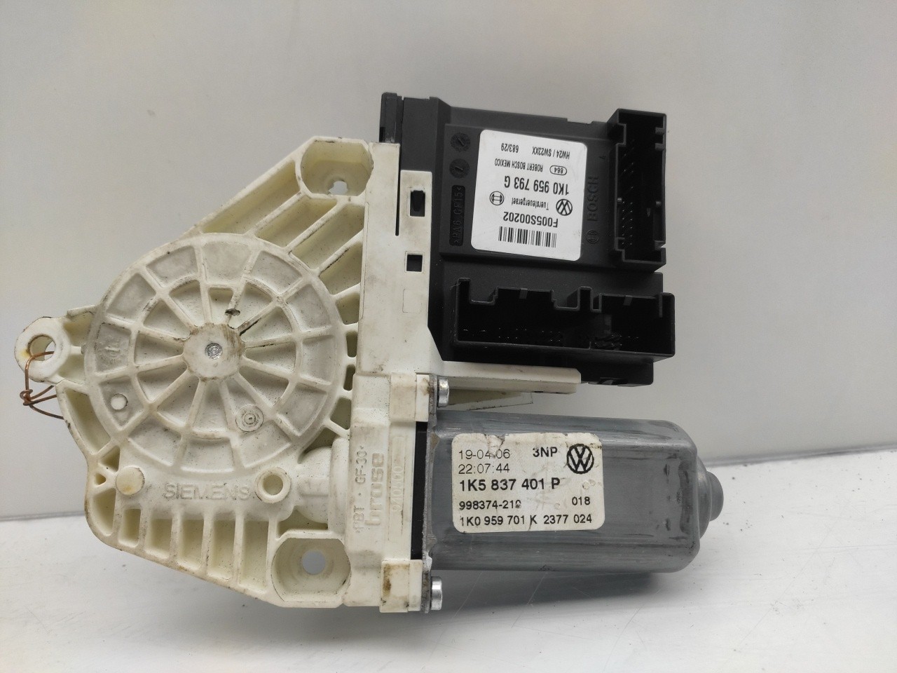 Motor vidro frente esquerdo VOLKSWAGEN Jetta III (1K2) Imagem-1