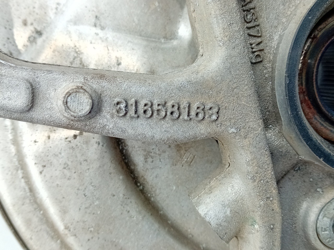Right rear steering knuckle VOLVO V60 II (225) Imagem-2