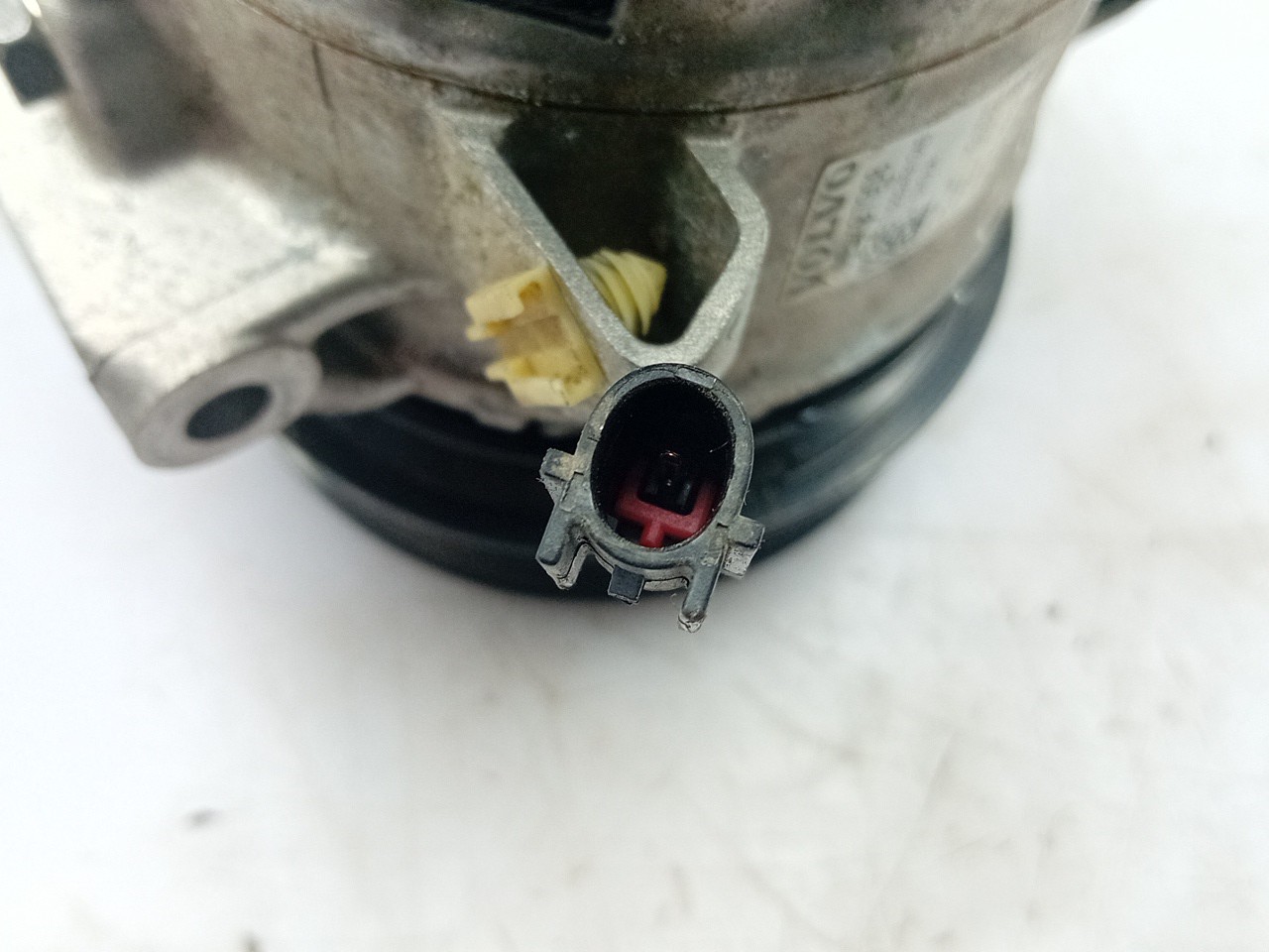 AC compressor VOLVO V60 II (225) Imagem-3