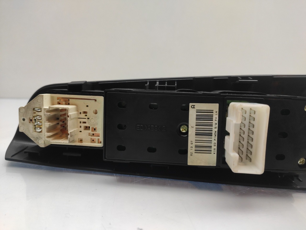 Mando / interruptor elevalunas delantero izquierdo KIA Ceed SW (ED) Imagem-3