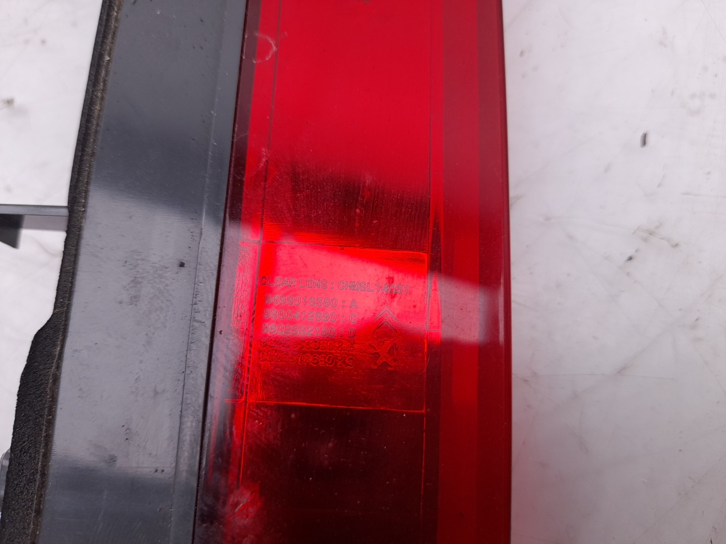 Additional stop light / 3rd stop light PEUGEOT 2008 II (U_) Imagem-1