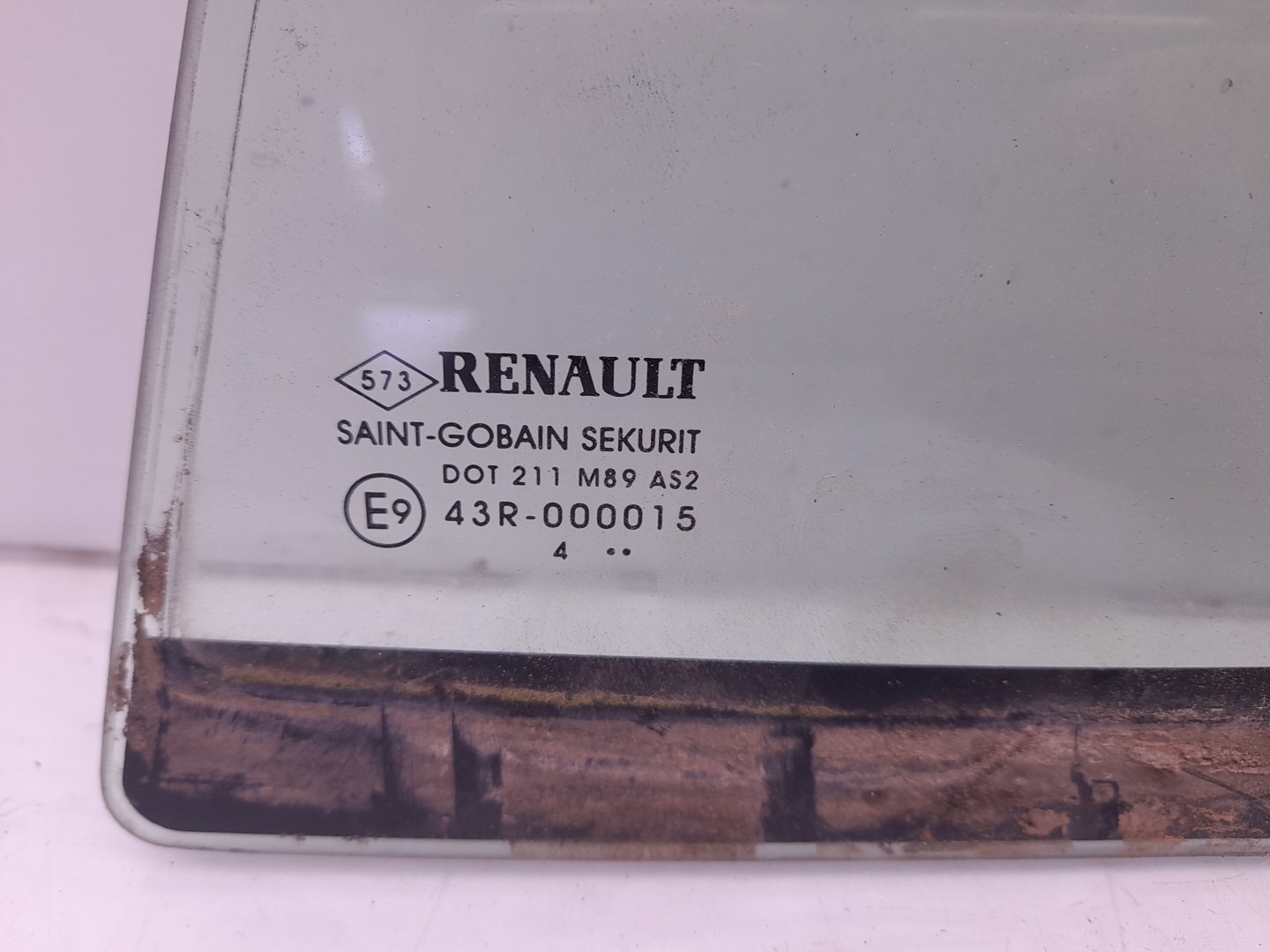 Vitre triangulaire arrière gauche RENAULT Megane III (BZ0_) Imagem-1
