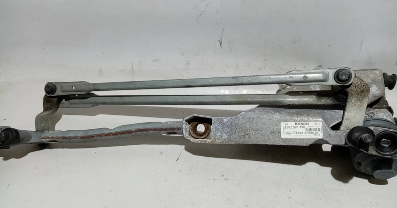 Essuie-glace moteur avant