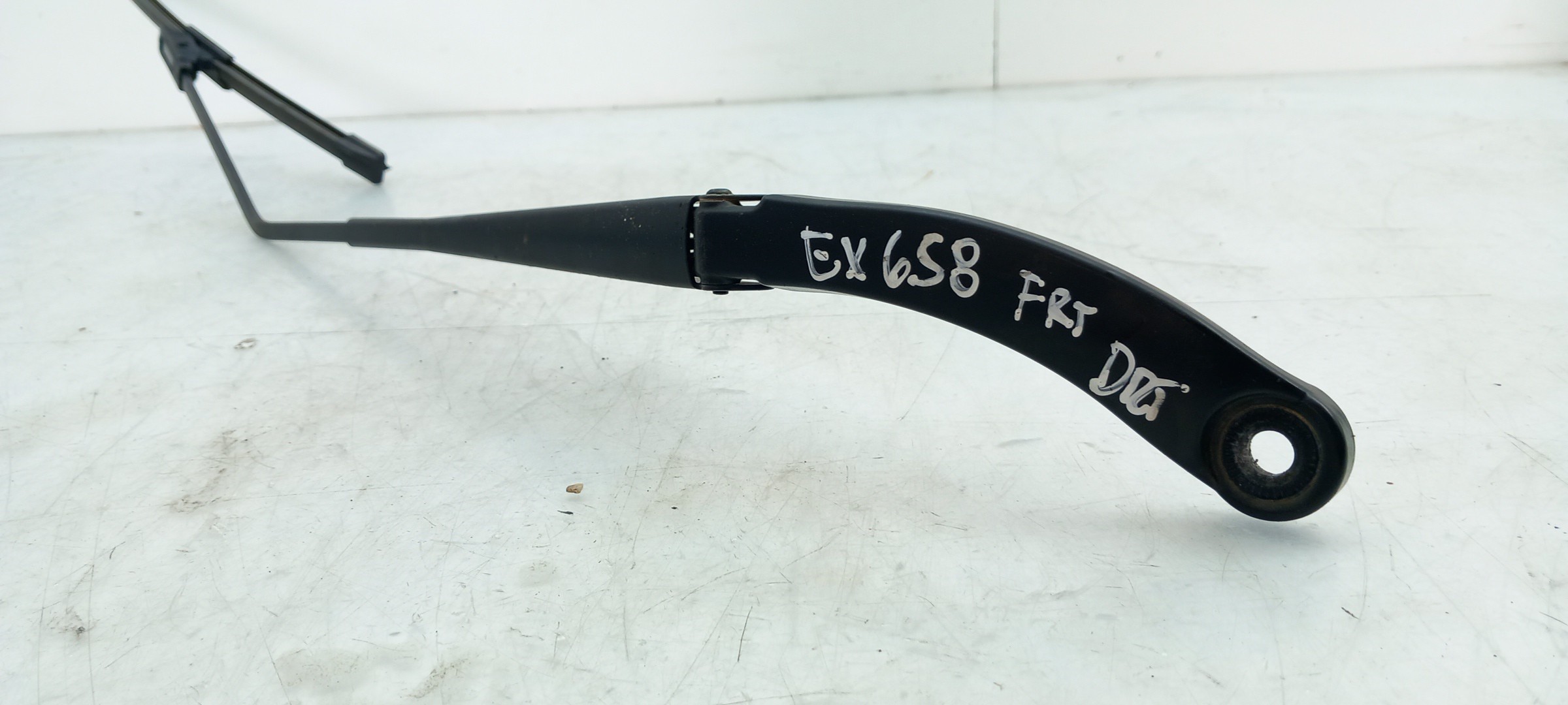 Windscreen wiper arm Right front