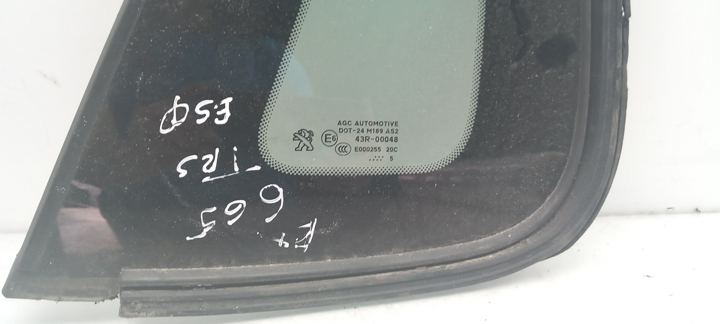 Left rear quarter glass PEUGEOT 2008 I (CU_) Imagem-1