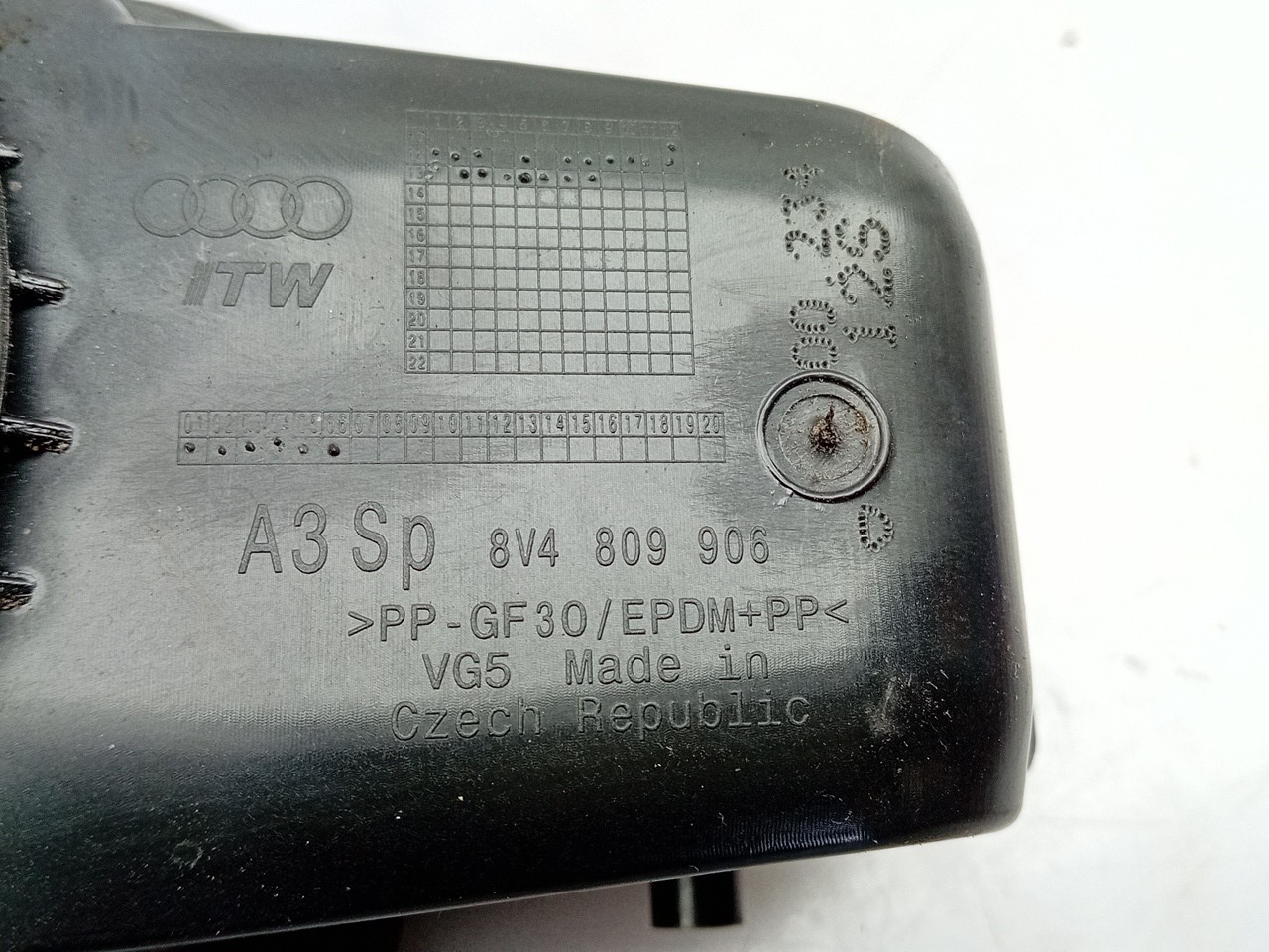 Tappo serbatoio carburante AUDI A3 Sportback (8VA, 8VF) Imagem-2