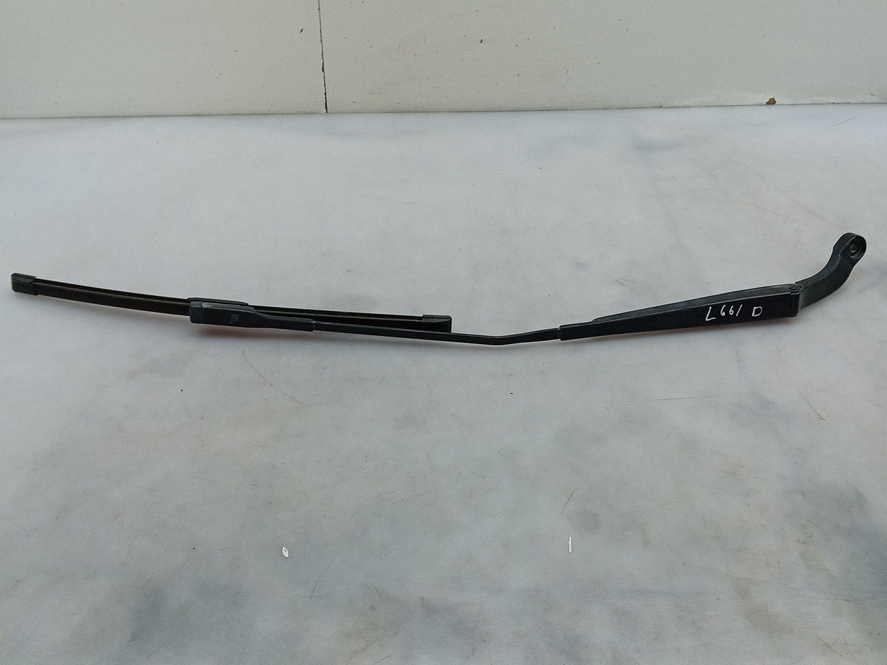 Windscreen wiper arm Right front