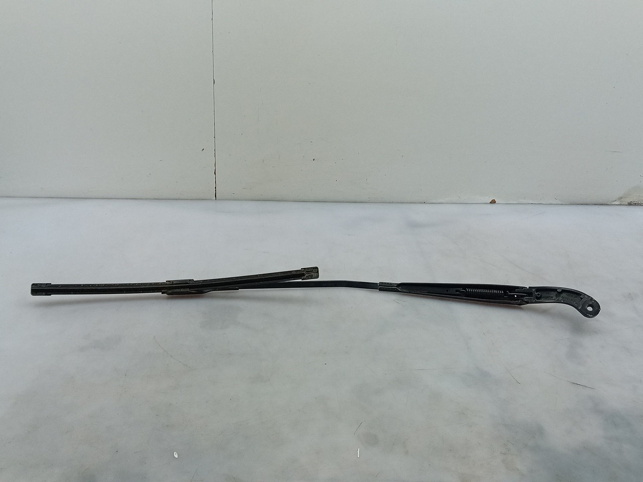 Windscreen wiper arm Right front AUDI A3 Sportback (8VA, 8VF) Imagem-1