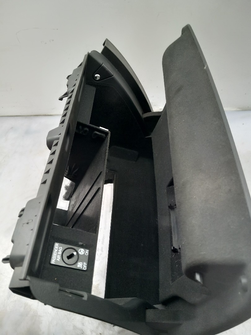 Porta luvas AUDI A3 Sportback (8VA, 8VF) Imagem-1