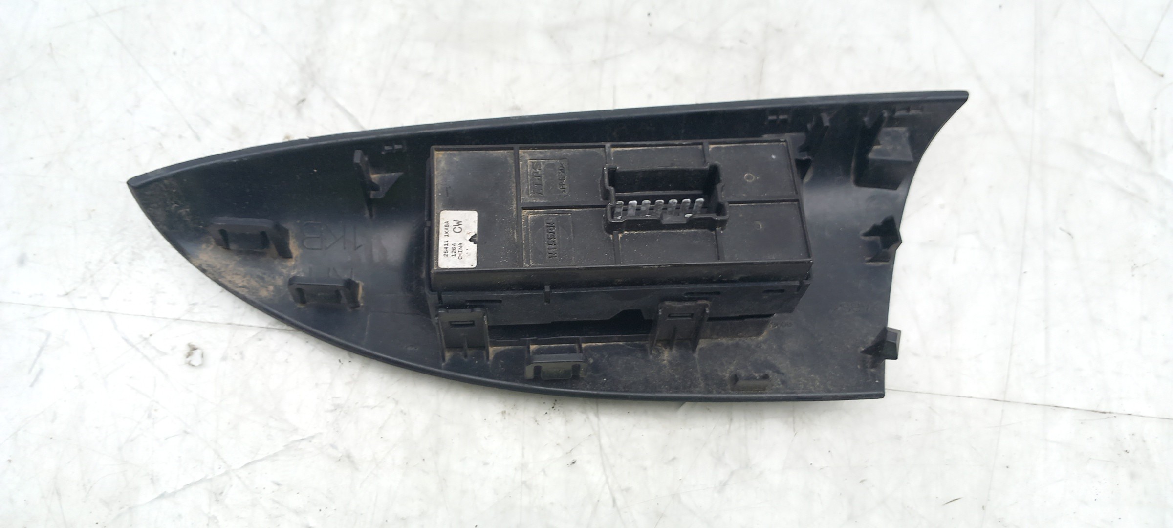 Left Front window control NISSAN Juke (F15) Imagem-1