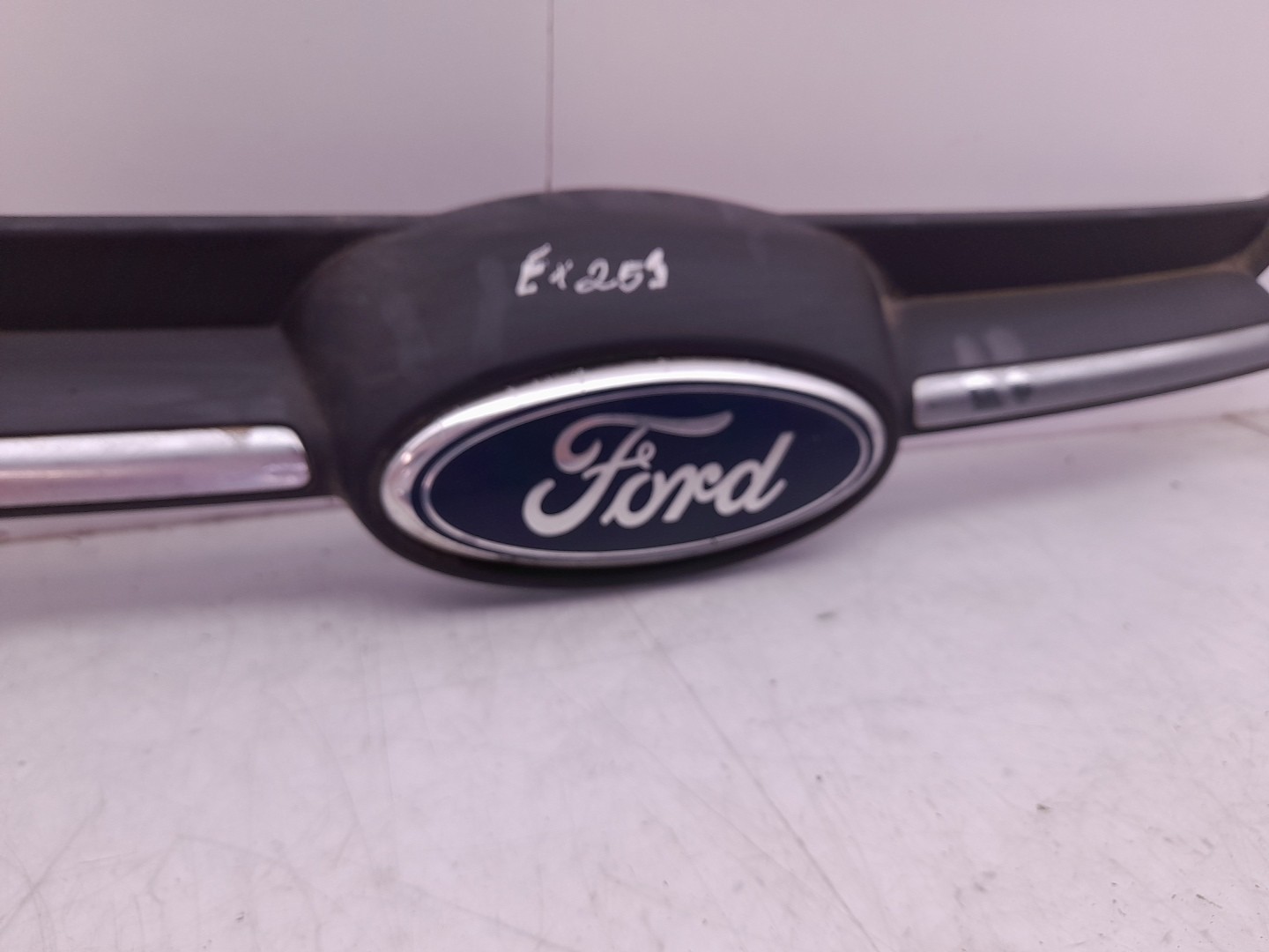 Grille avant FORD Focus III Imagem-1