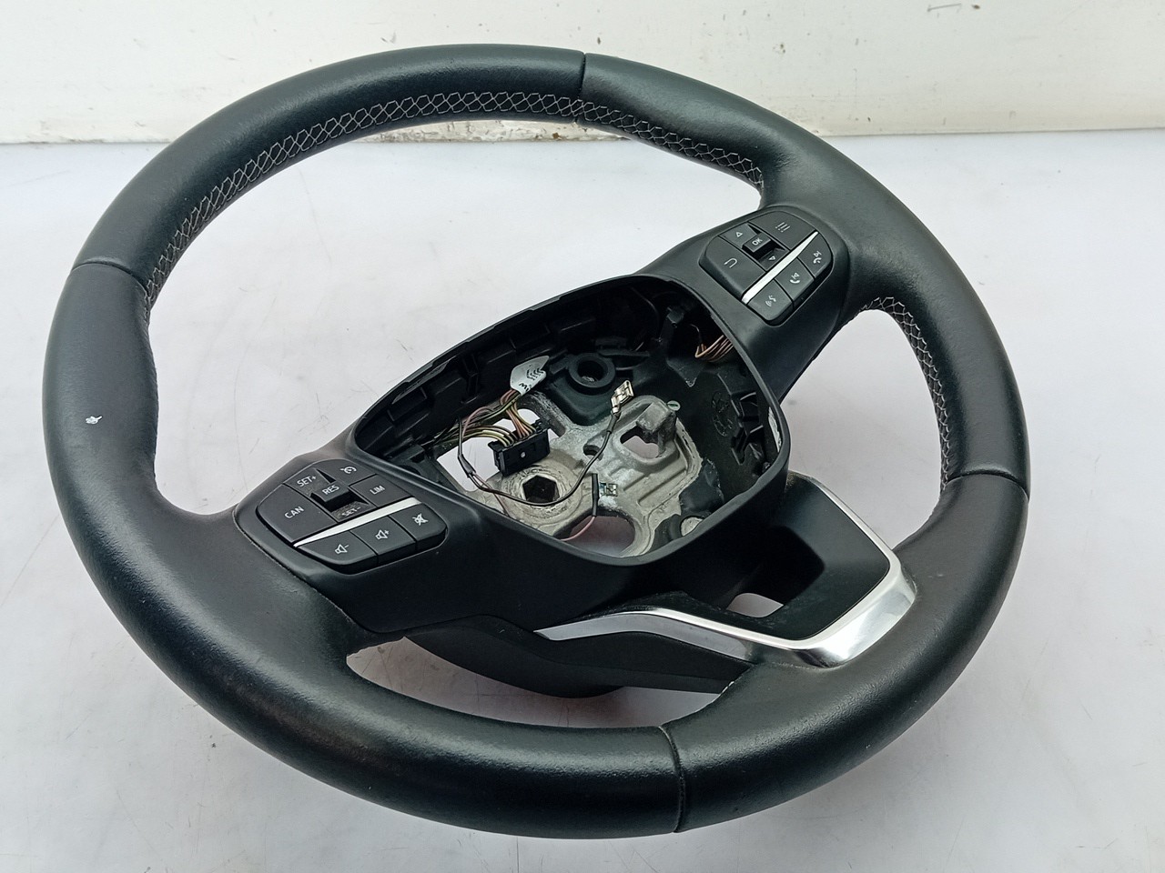 Steering wheel FORD Fiesta VII (HJ, HF) Imagem-1