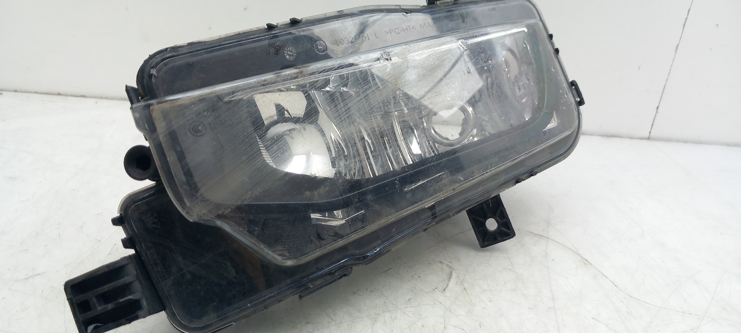 Feu antibrouillard Avant Gauche VOLKSWAGEN Transporter VI (SGA, SGH) Imagem-1