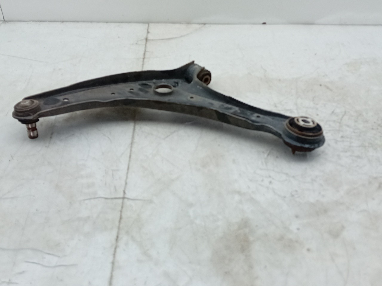 Right front suspension arm FORD Fiesta VII (HJ, HF) Imagem-1