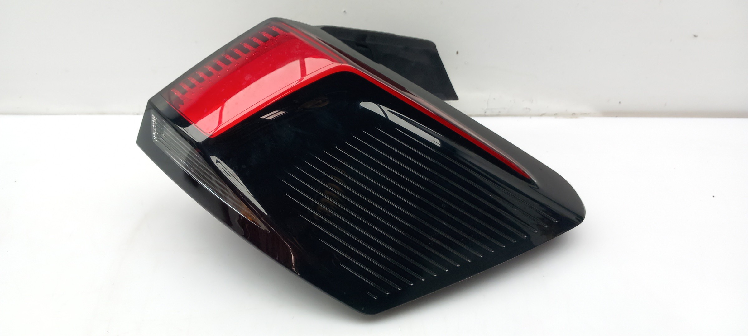 Right Tail light PEUGEOT 3008 II (M_) Imagem-1