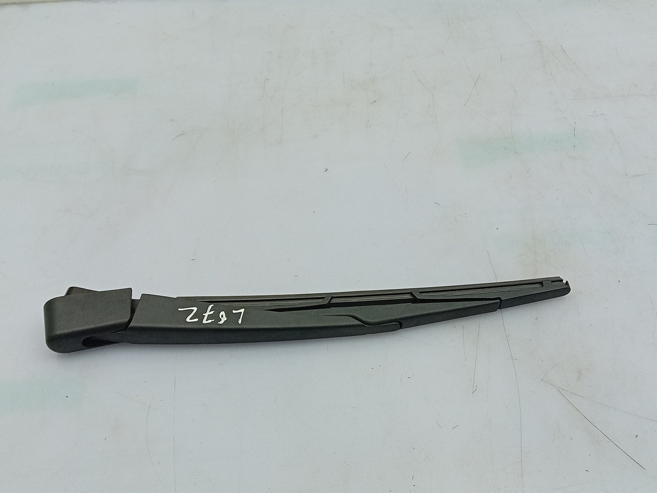 Brazo de limpiaparabrisas trasero PEUGEOT 3008 II (M_) Imagem-0