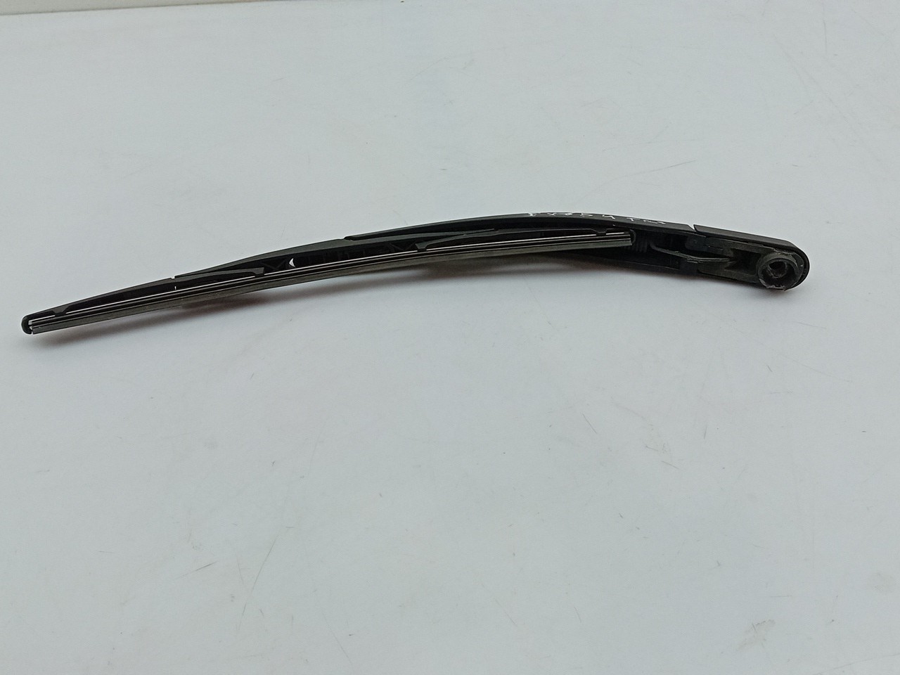 Brazo de limpiaparabrisas trasero PEUGEOT 208 Imagem-1